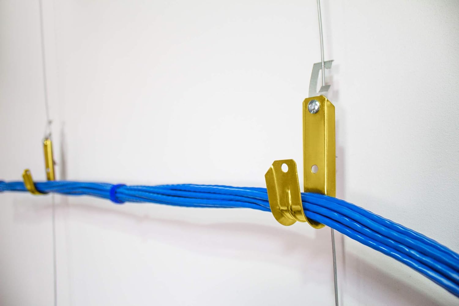 1 5/16” Heavy Duty Metal Batwing J-Hook Hangers Q43997